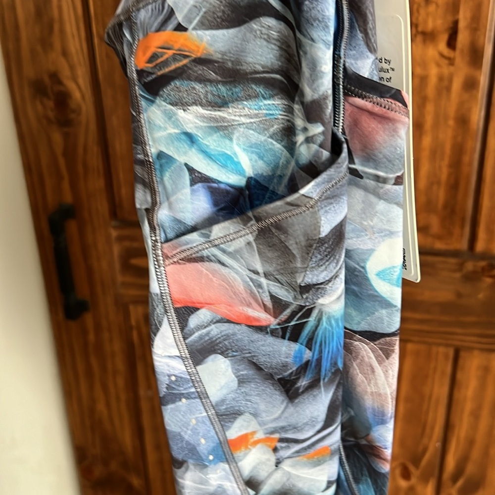NWT fast and free, high-rise tight 25 inches with pockets size 8 - Picture 5 of 8